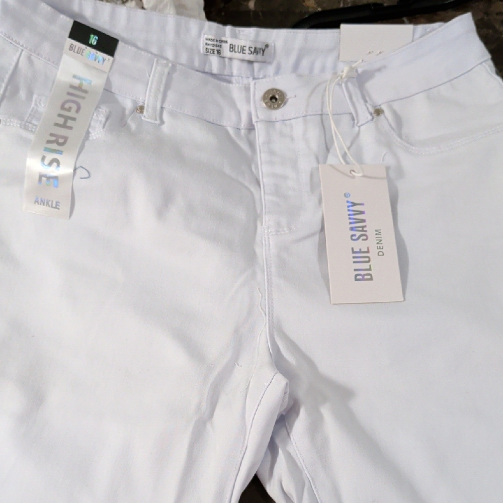🆕 High Rise White Jeans